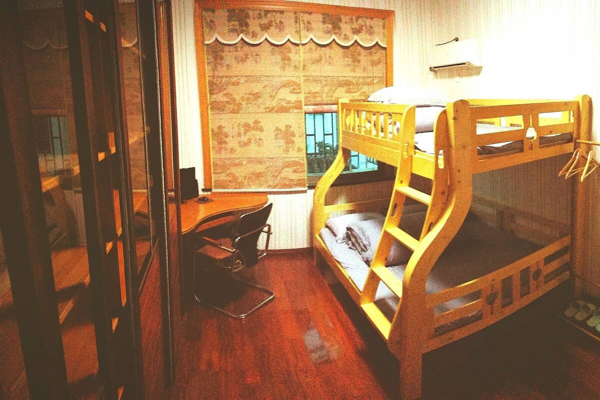 Trippelrum (Bunk Bed) | Skrivbord, ljudisolering och gratis wi-fi