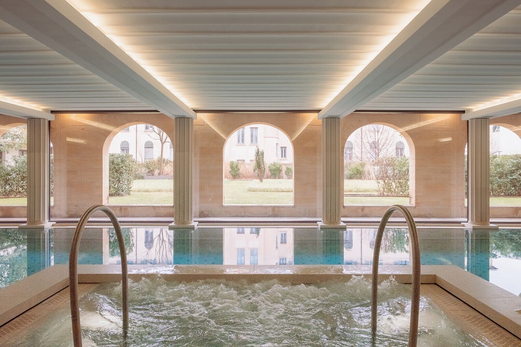 Indoor spa tub