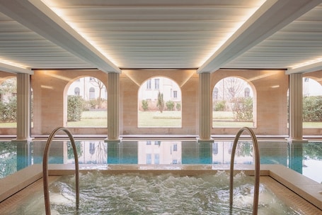 Bañera de hidromasaje interior