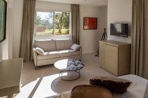 Junior Suite | Living area