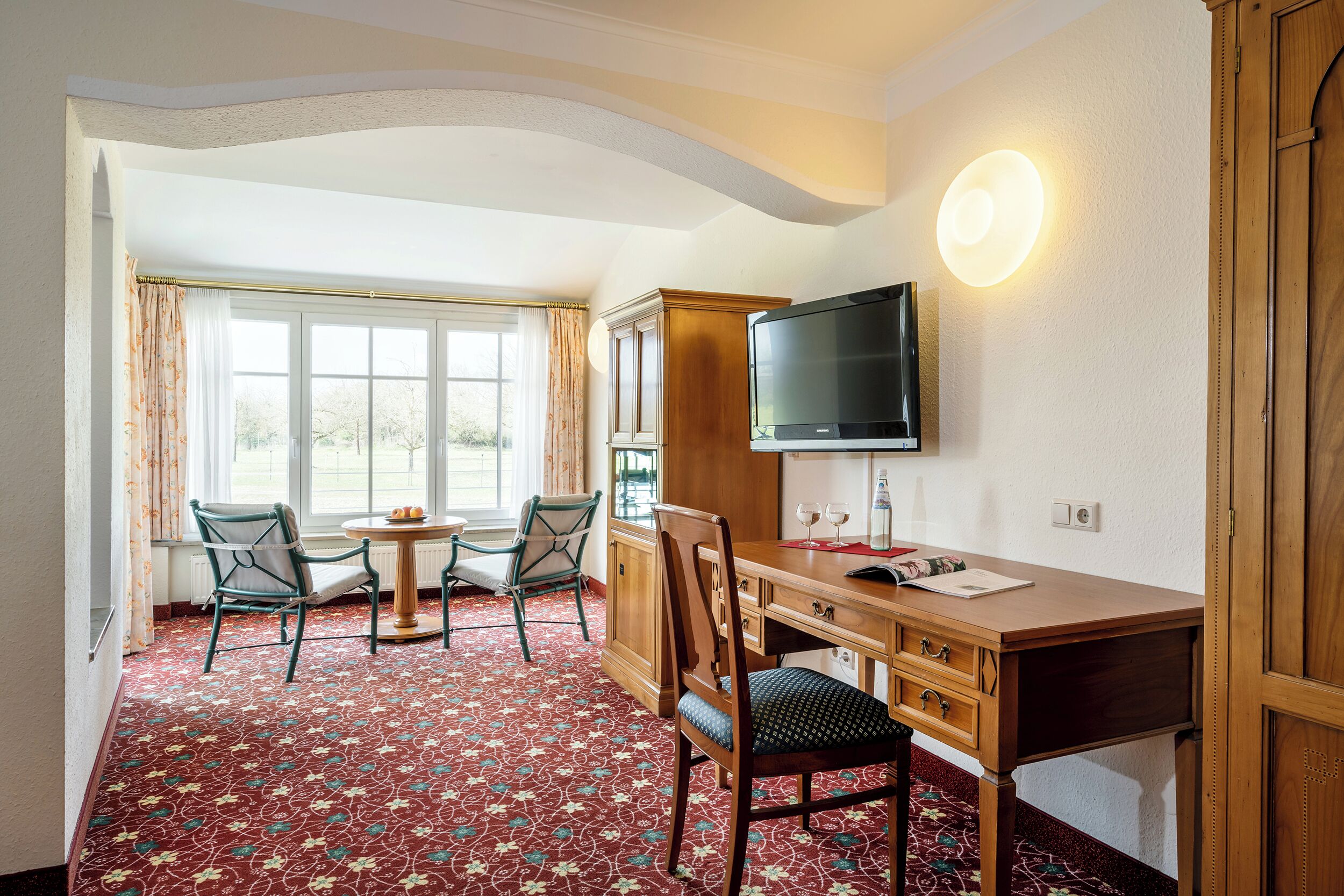 flat-screen tv, ping pong, books