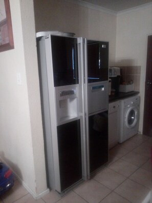 Apartamento luxo, 3 quartos, vista para o jardim | Cozinha privada | Geladeira grande, micro-ondas, fogão, cooktop
