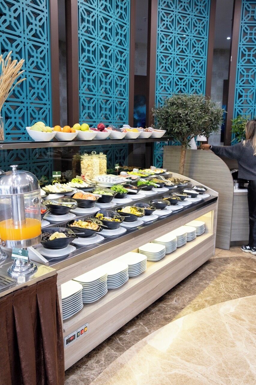 Daily buffet breakfast for a fee
