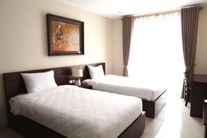 Individually decorated, individually furnished, desk, soundproofing - Do Thanh Home (Hanoi)