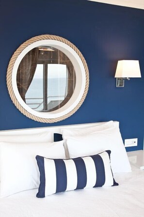 Premium bedding, free minibar, in-room safe, desk - Uslu Otel Royal Yachting (Datça)