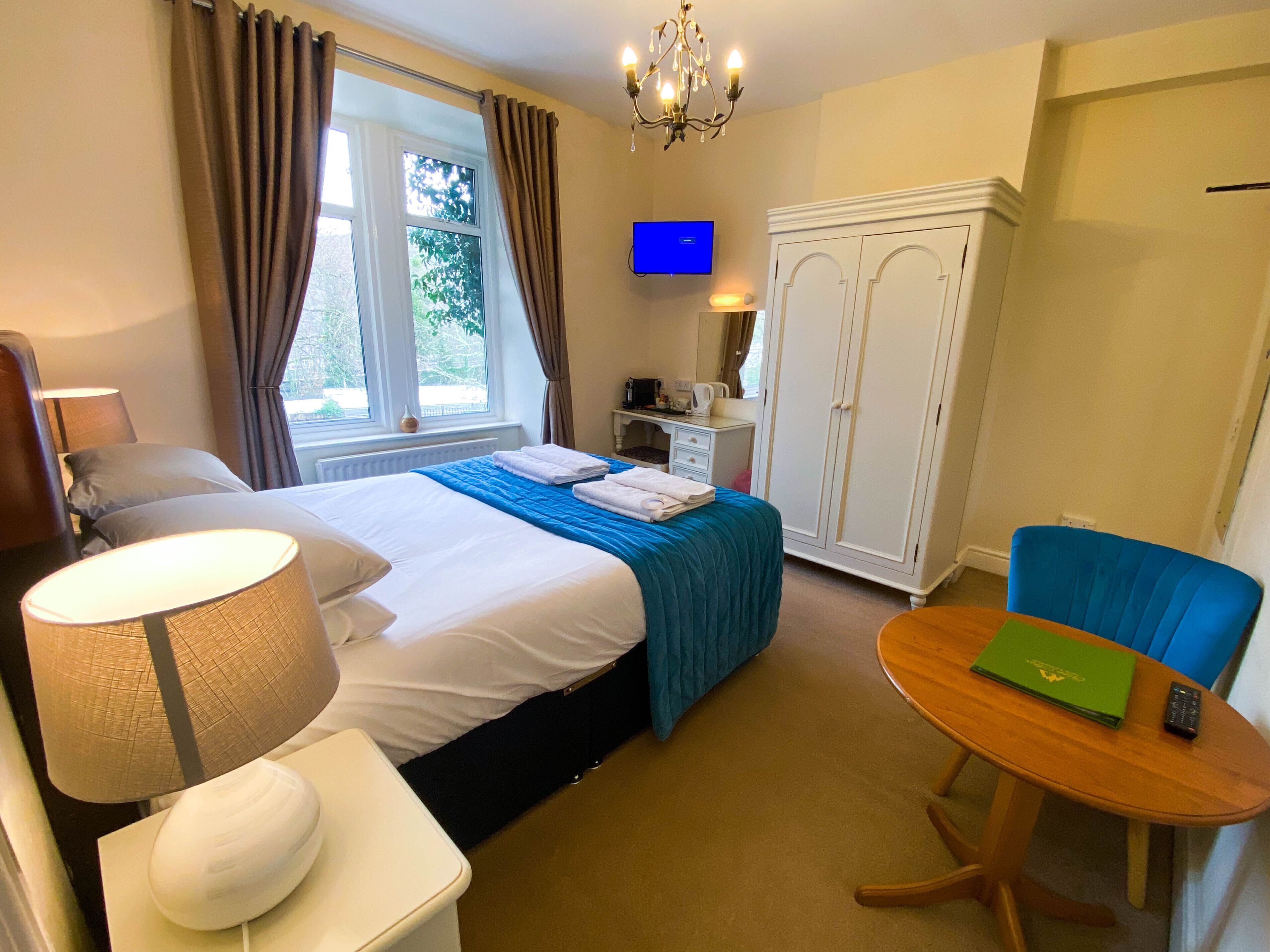 Iron/ironing board, free WiFi, bed sheets