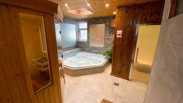 Indoor spa tub