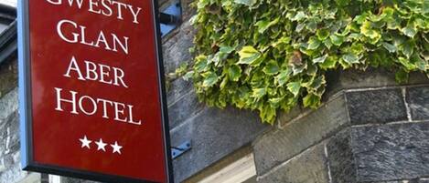 Placa para o Hotel Gwesty Glan Aber.