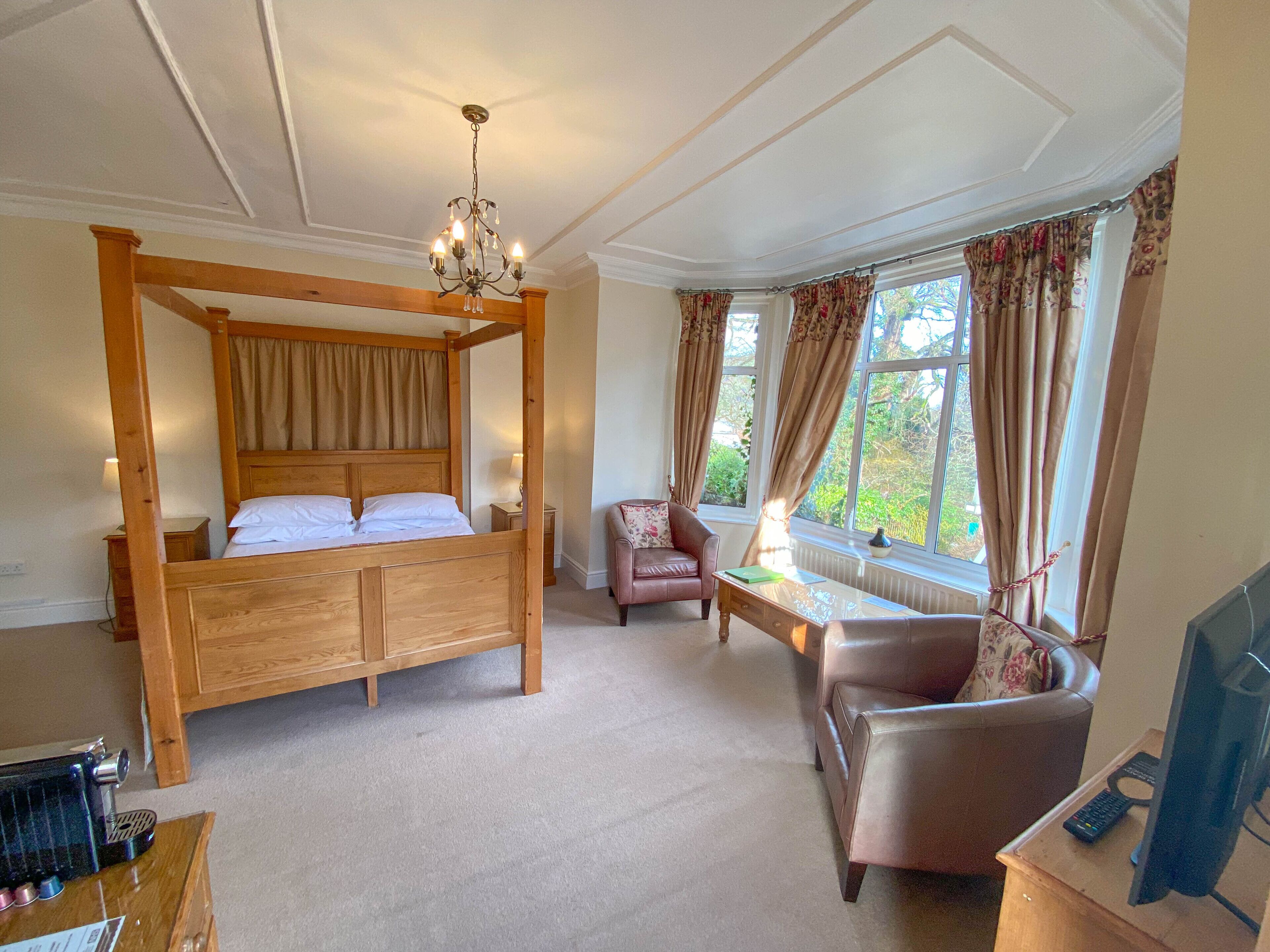 Double Room (Four Poster - Not Pet-Friendly) | Silitysrauta/-lauta, ilmainen Wi-Fi, vuodevaatteet