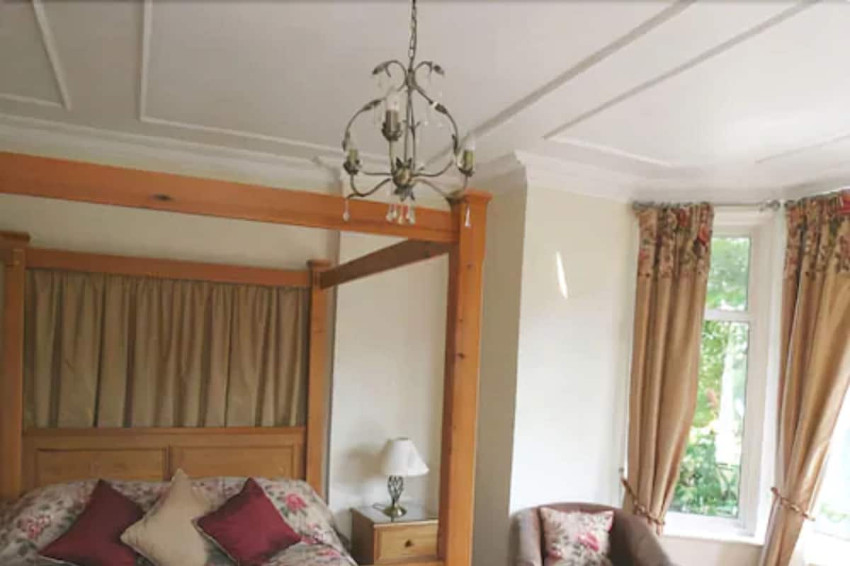 Double Room (Four Poster - Not Pet-Friendly) | Ferro/asse da stiro, Wi-Fi gratuito, lenzuola