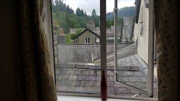 Familiekamer | Een strijkplank/strijkijzer, gratis wifi, beddengoed