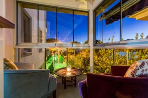 Lobby sitting area - Cunda Nefes Hotel (Ayvalik)