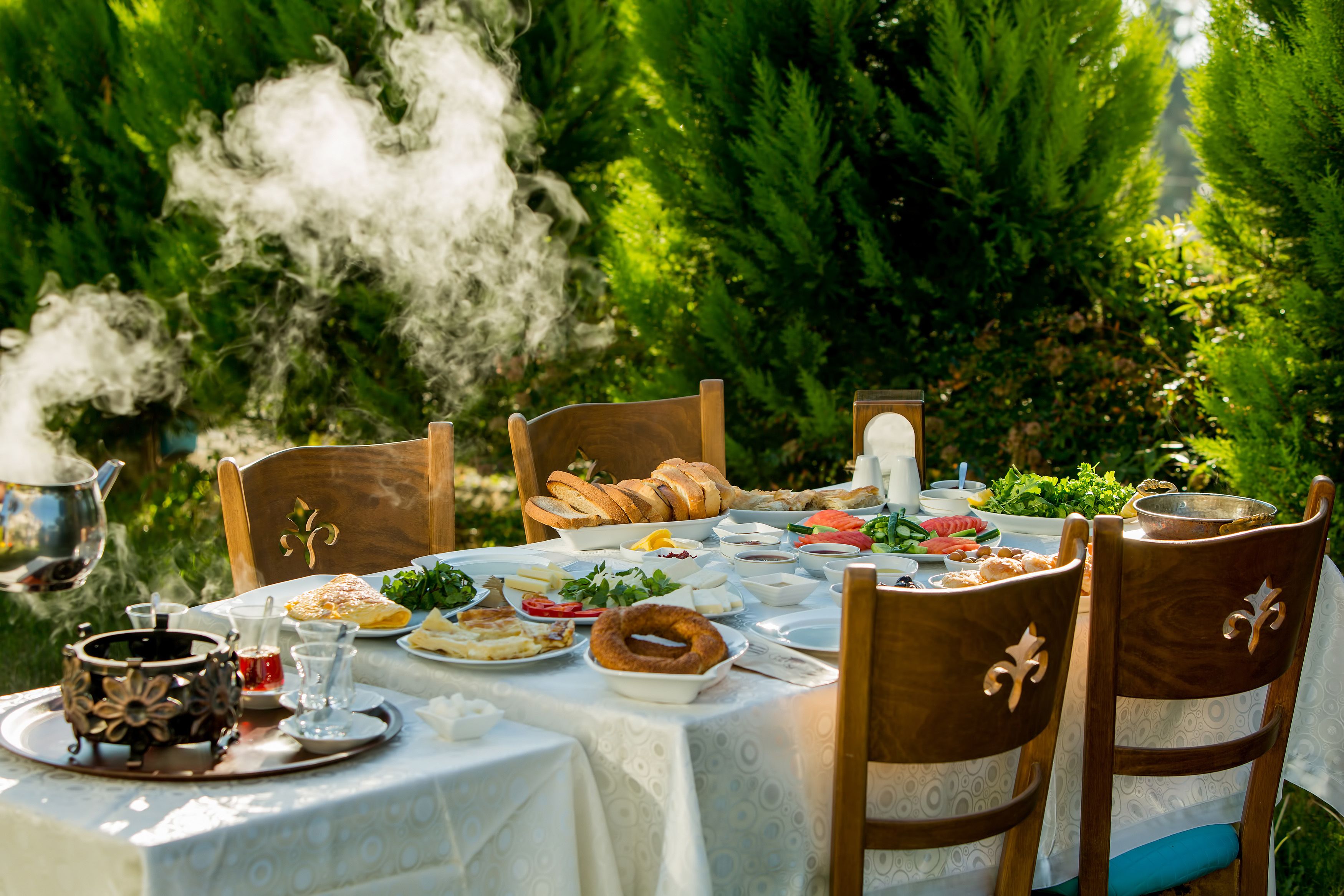 Petit déjeuner, déjeuner et dîner servis sur place
