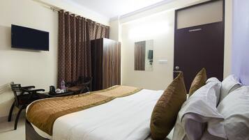 Desk, rollaway beds, free WiFi