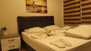 Luxury Double Room, 1 Double Bed, Private Bathroom | Desk, laptop workspace, soundproofing, free WiFi - Kiwi Otel (Istanbul)