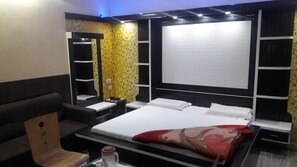 Exclusive Double Room, 1 Queen Bed, Accessible, Smoking | In-room safe, rollaway beds, free WiFi - Hotel Royal Palace (Ghaziabad)