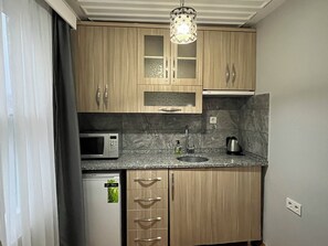 Standard Double or Twin Room, Balcony, City View | Premium bedding, in-room safe, individually decorated, desk - Jasmine Apartment (Istanbul)