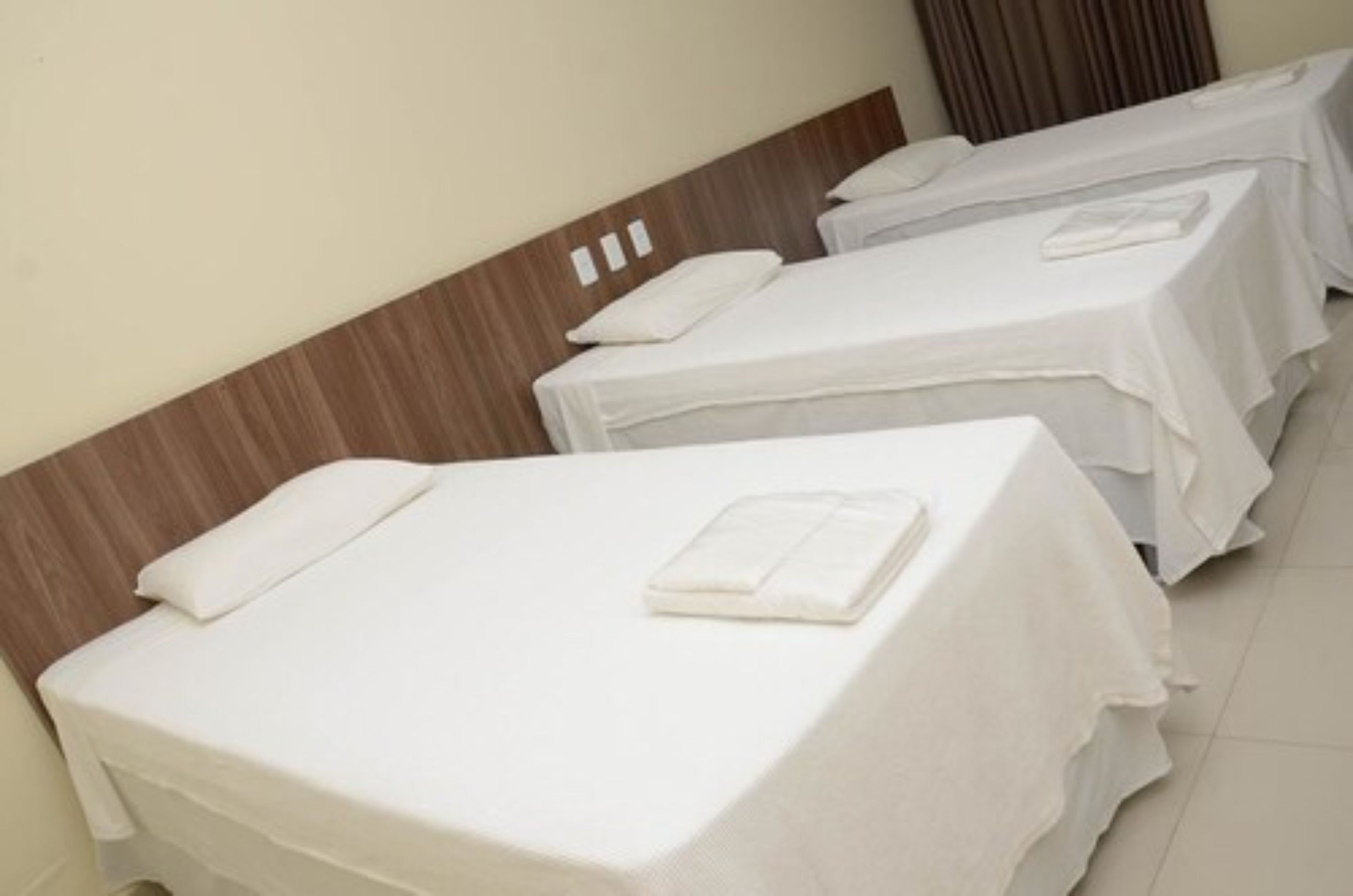 deluxe triple room | minibar, desk, blackout curtains, iron/ironing board