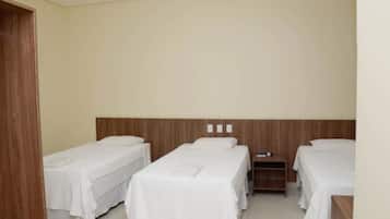 Deluxe Triple Room | Minibar, desk, blackout drapes, iron/ironing board