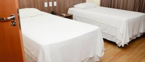 Standard Twin Room | Minibar, desk, blackout drapes, iron/ironing board