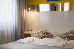 Coffre-fort, bureau, système d’insonorisation, fer et planche à repasser