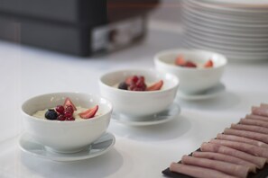 Daily continental breakfast (RUB 300 per person)