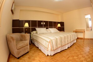 Minibar, odada kasa, ücretsiz kablosuz İnternet, çarşaf takımı 