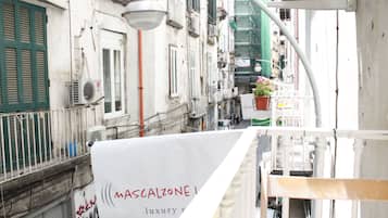 Superior-Vierbettzimmer, 1 Queen-Bett und Schlafsofa, Stadtblick | Balkon