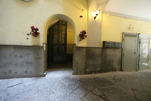 Superior Quadruple Room, 1 Queen Bed with Sofa bed, City View | Property entrance - Mascalzone Latino Luxury Rooms (Naples)