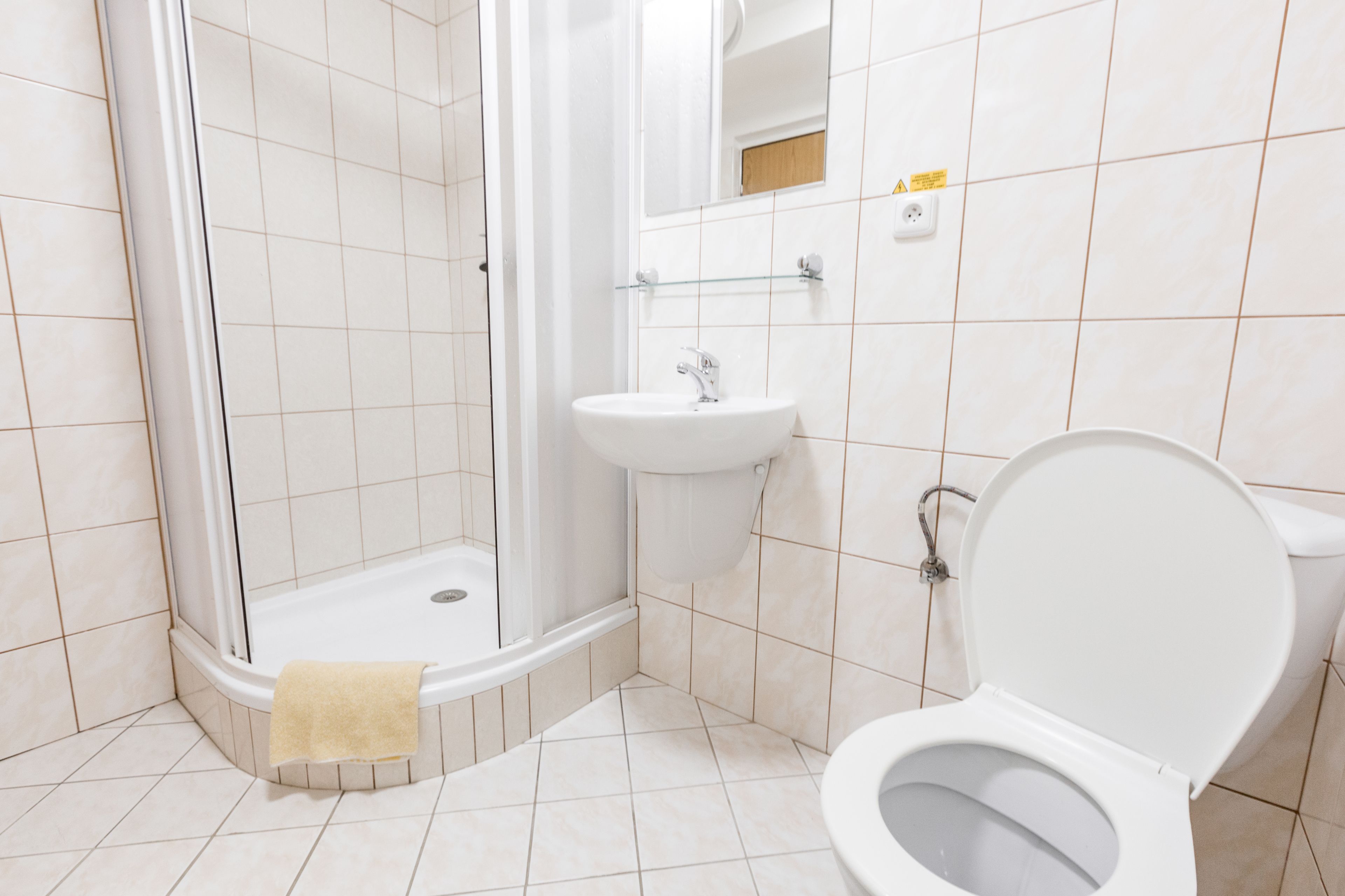 double or twin room (with extra bed, room 8) | bathroom | free toiletries, hair dryer, towels