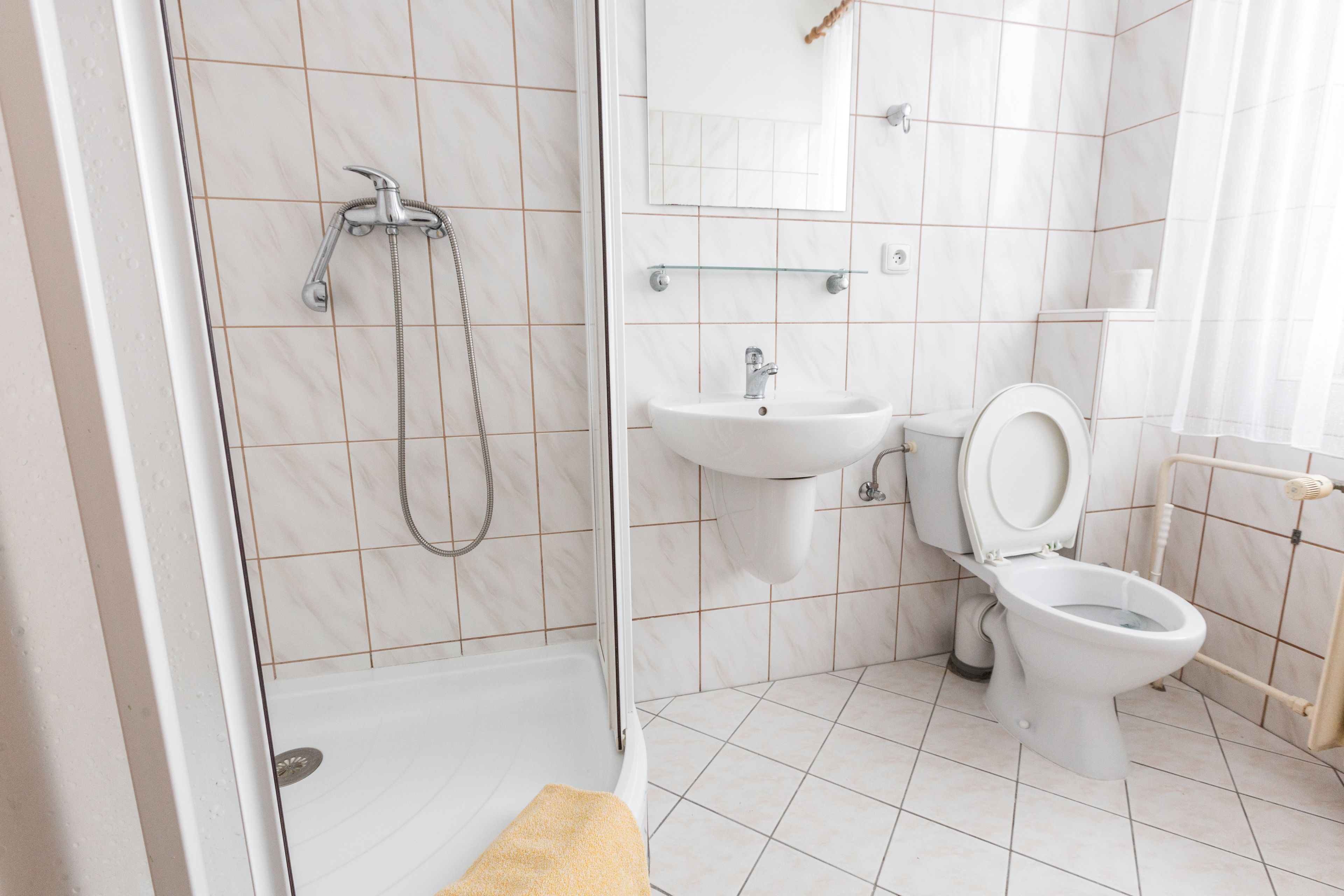 family apartment, 2 bedrooms (r102) | bathroom | free toiletries, hair dryer, towels