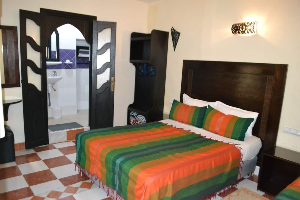 Triple Room | Individually decorated, individually furnished, desk, blackout drapes
