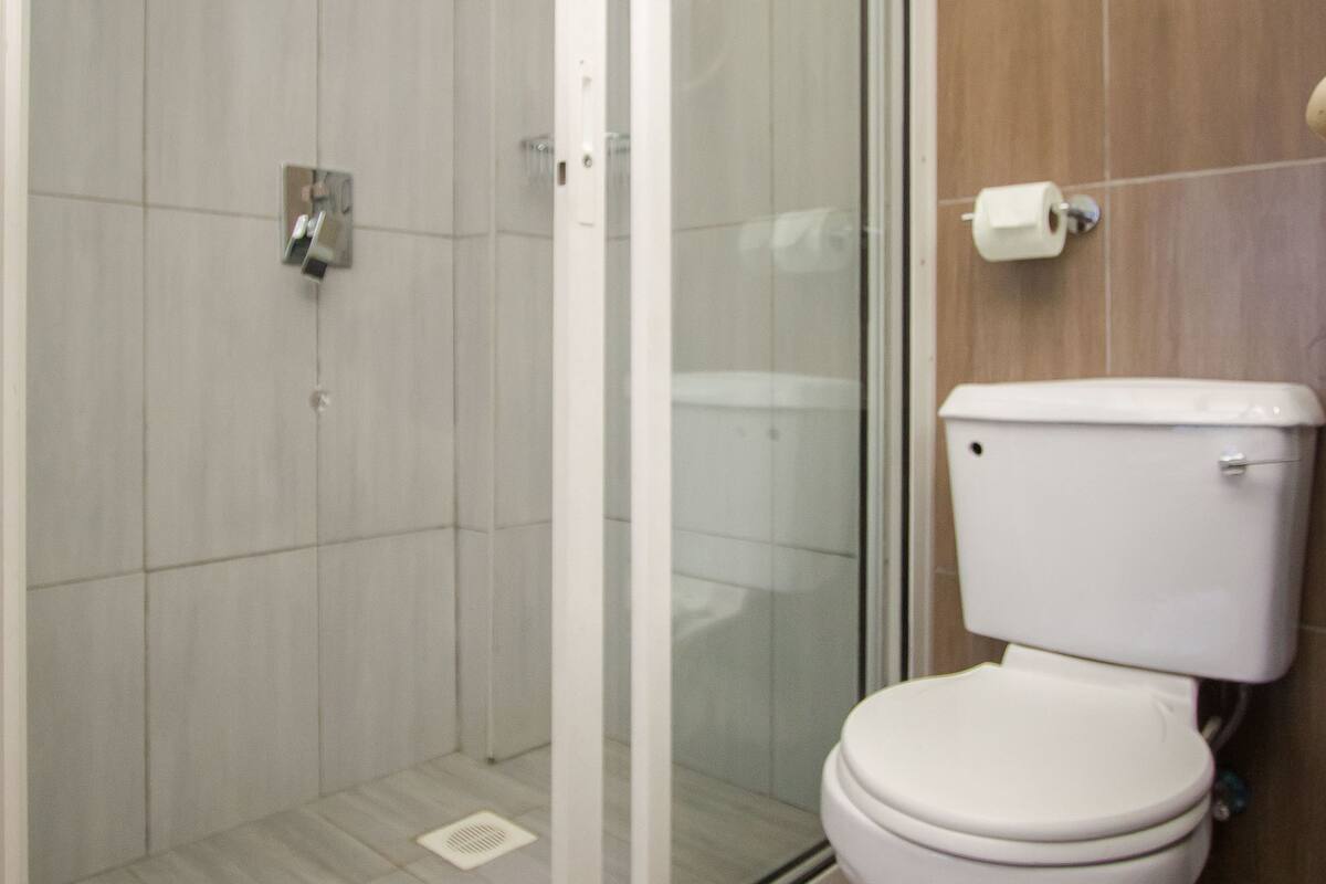 deluxe double room | bathroom | shower, rainfall showerhead, free toiletries, slippers