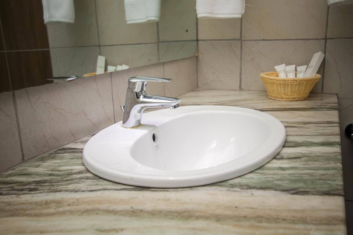 deluxe twin room | bathroom sink