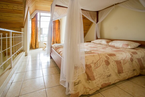 Minibar, skrivebord og wi-fi (inkludert)