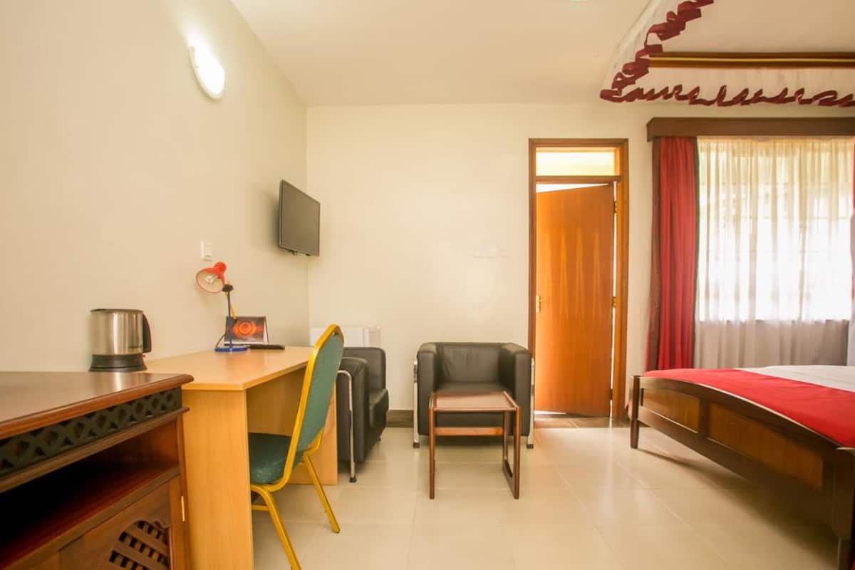 Standard-Doppelzimmer, 1 Queen-Bett, Balkon, Stadtblick | Zimmersafe, Schreibtisch, kostenloses WLAN