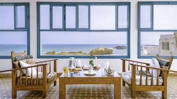 Free daily full breakfast