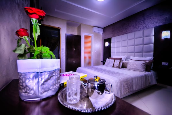 Tomannsrom | Sengetøy av topp kvalitet, safe på rommet, skrivebord og lydisolert