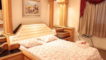Habitació Deluxe, banyera d'hidromassatge | Escriptori, habitacions insonoritzades i wifi gratuïta