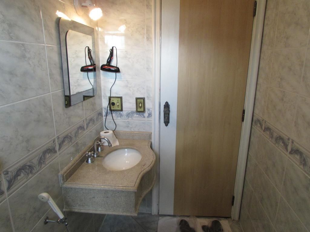 Photo - Pleasant Place Hotel