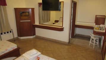 Standard-huone, tupakointi sallittu | Työpöytä, äänieristys, ilmainen Wi-Fi