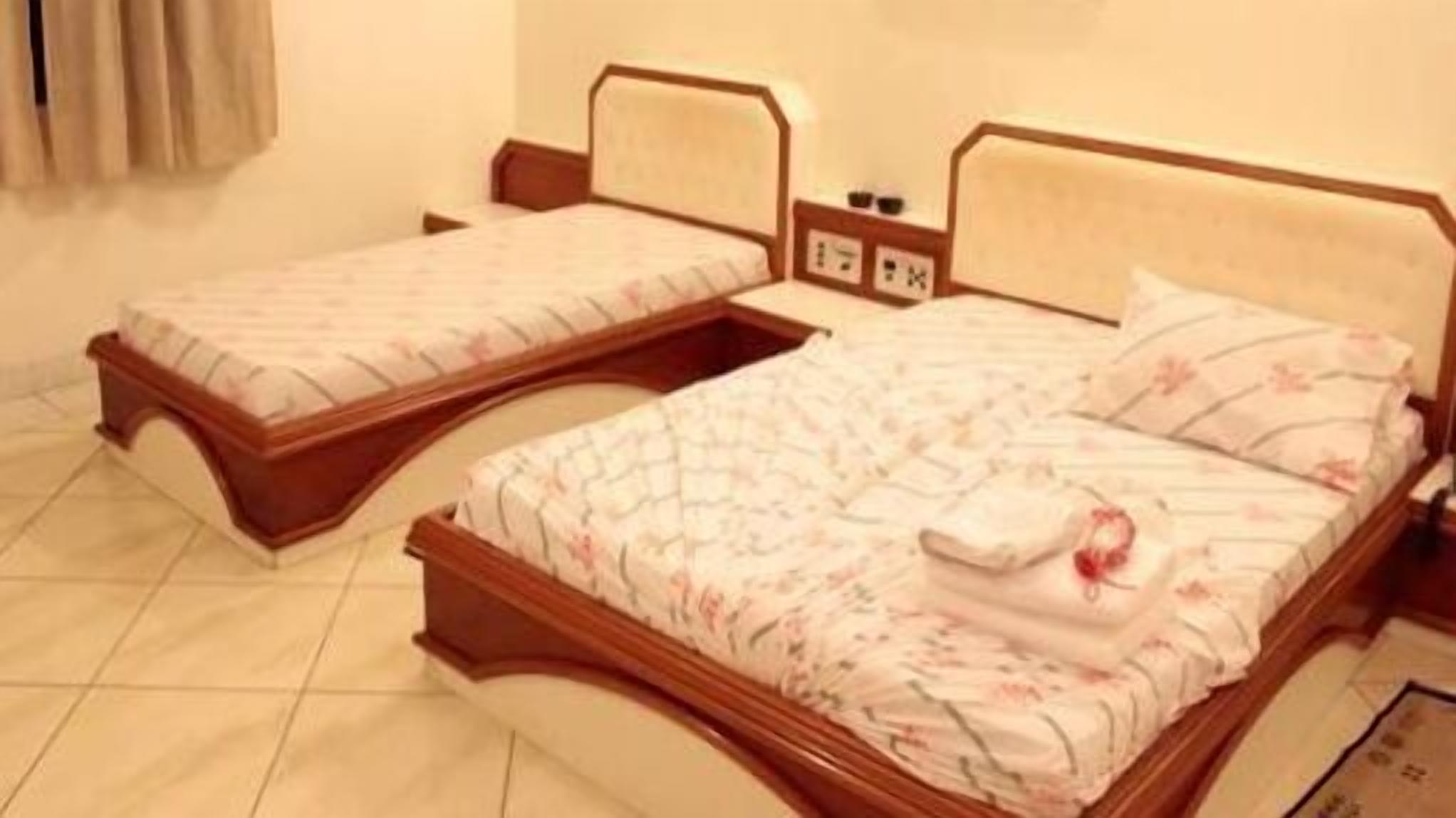 Photo - Pleasant Place Hotel