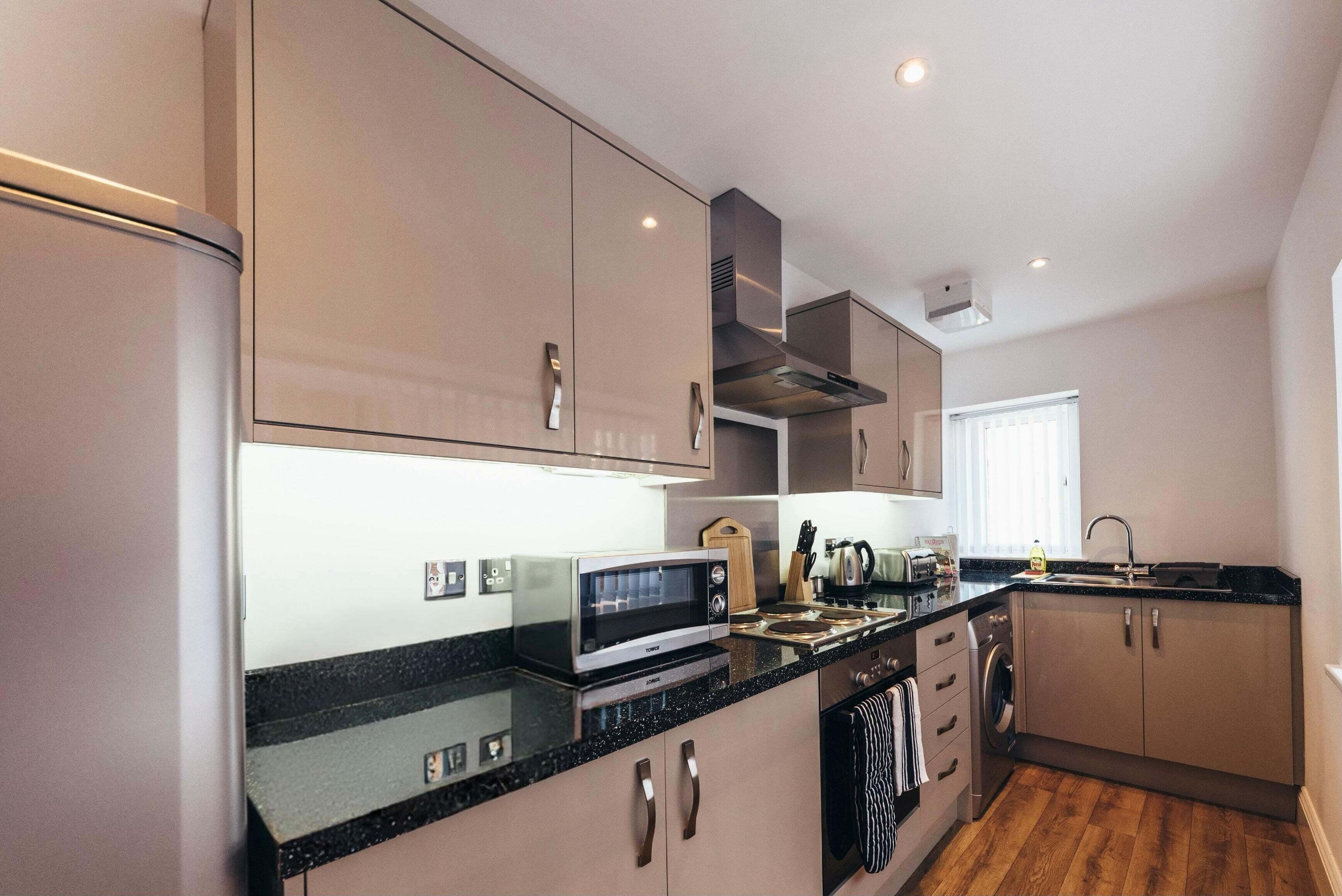 Deluxe Apartment, 1 Bedroom | Private kitchen | Full-size fridge, microwave, oven, stovetop