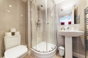 Free toiletries, hair dryer, towels - The Stay Company Friar Gate (Derby)