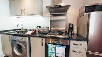 Business Studio | Private kitchen | Full-size fridge, microwave, oven, stovetop