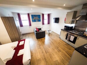 Business Studio | 2 bedrooms, in-room safe, soundproofing, iron/ironing board