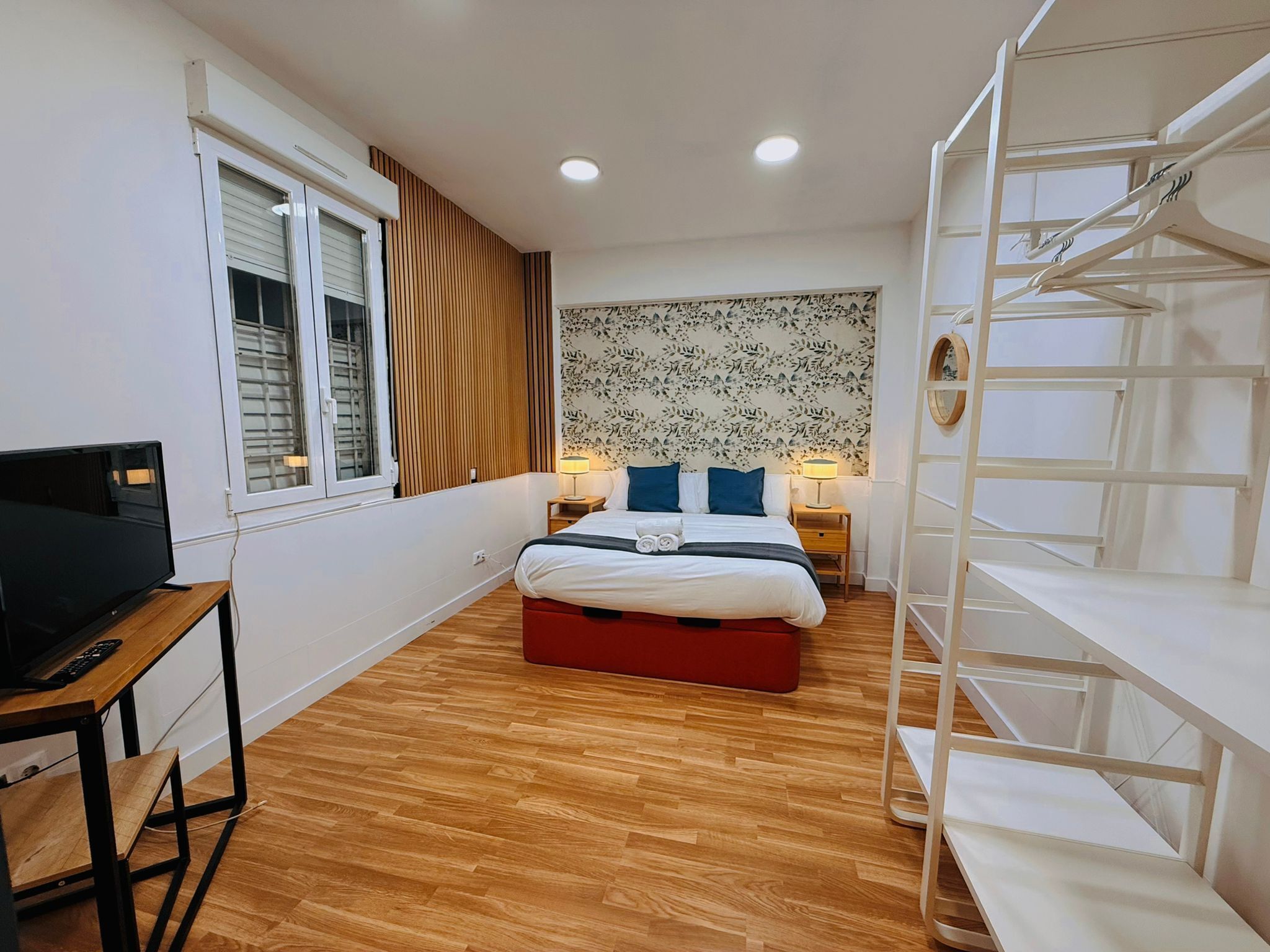 Familierom | Skrivebord, blendingsgardiner, wi-fi (inkludert) og sengetøy