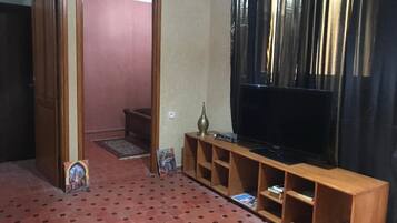 2 bedrooms, premium bedding, free WiFi, bed sheets