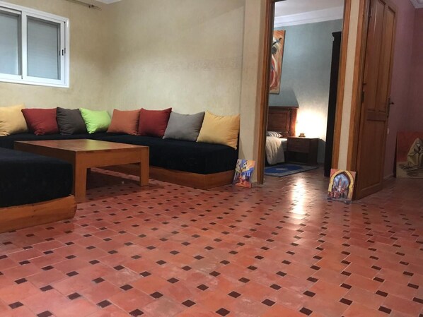 42-inch flat-screen TV with satellite channels, plasma TV - Wiss Appart (Essaouira)