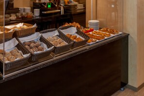 Frukostbuffé varje dag mot avgift